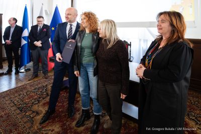 zdjęcie z rozdania promes na realizację programów społecznych, fot. Grzegorz Bukała, Urząd Miasta Rzeszowa